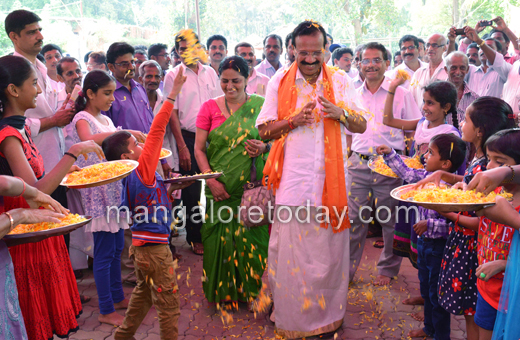 Sadananda Gowda in native place putter